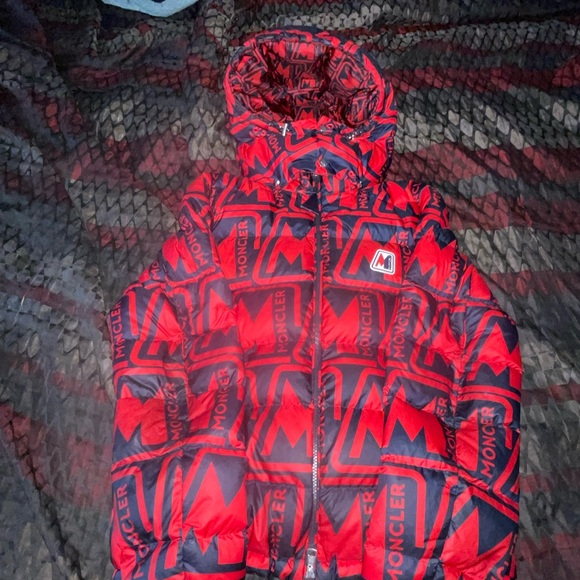 Lightly used moncler jacket - Picture 1 of 4